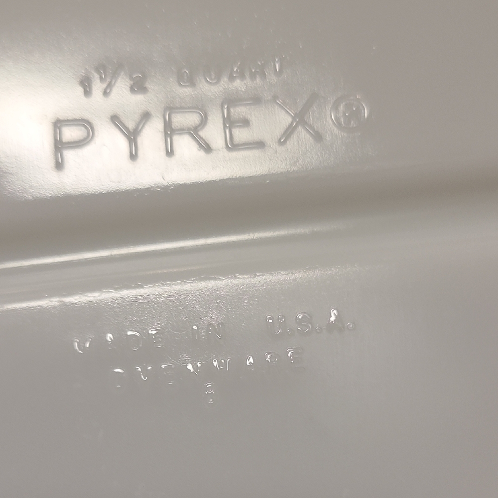 Vintage Pyrex White Divided Serving Dish with Town And Country Pattern - Picture 4 of 7